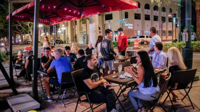 ¡Gran estreno! Junior B abrió un local en Hollywood, Florida (comienza su expansión internacional)