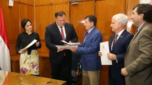 En marcha: se firmó el contrato para construir el corredor bioceánico