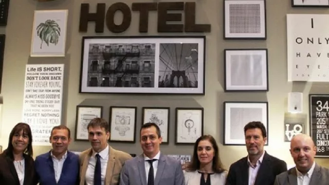 Inauguraron un hotel (de la cadena AADESA) en pleno centro de la Ciudad de Neuquén