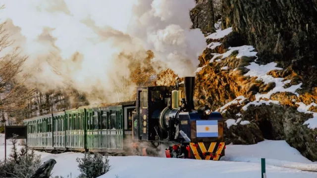 El Tren de los Presos o tren del fin del mundo, un recorrido obligado en la visita a Ushuaia