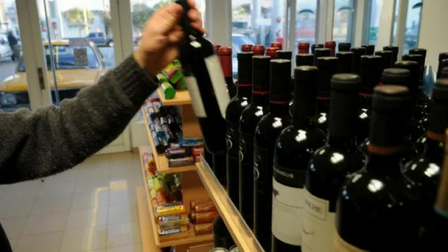 Y nos dieron las 10 y las 11... Piden extender horario de venta de alcohol