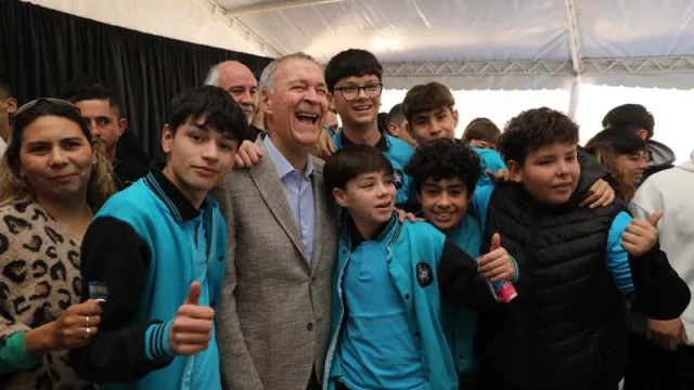 La Provincia inauguró una escuela ProA con orientación en desarrollo de software y biotecnología en Deán Funes