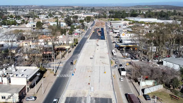 Colonia Caroya:  trabajan en el  final del nuevo viaducto Ruta 9 y Avenida San Martín (para inaugurarlo en noviembre)