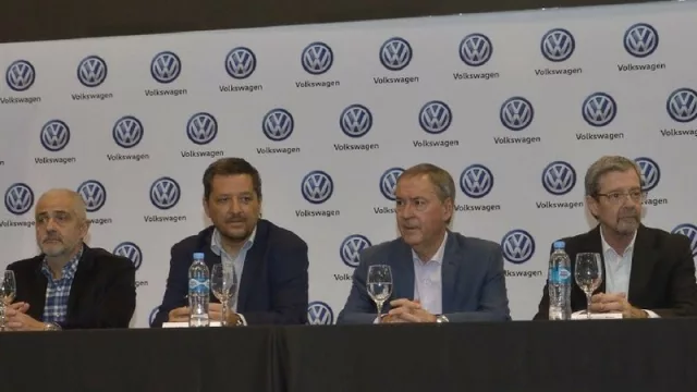 “Hay que ser muy competitivos” (Schiaretti destacó la posición del Smata que facilitó la inversión de VW en Córdoba)