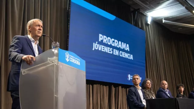 Programa Jóvenes en Ciencia: Schiaretti presidió la entrega de aportes