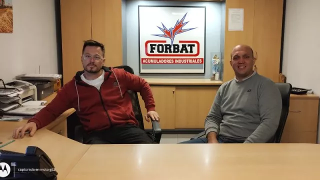 Una solución a la falta de materia prima: Forbat, la empresa que recicla baterías industriales y de autos (ahorrás un 20% y ayudás al ambiente)