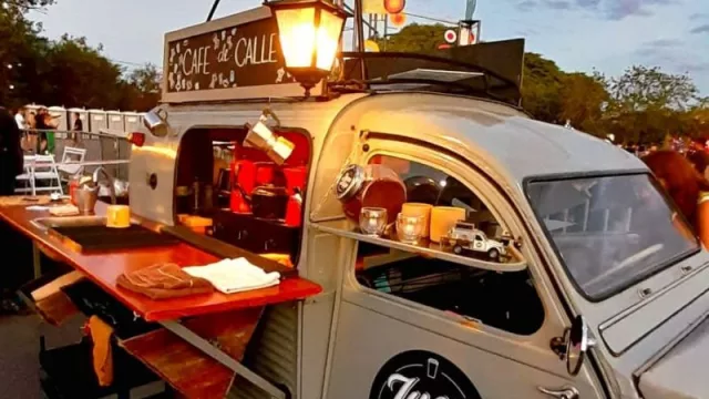 ¡Cafecitoooo! Montó una cafetería gourmet en un auto y vende en espacios públicos o eventos (para el verano proyecta un negocio flotante)
