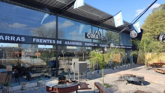 Cimametal, tercera generación de metalúrgicos (un shopping para el asador en Falda del Carmen)