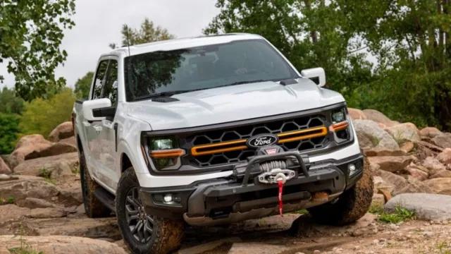 La renovada e imponente Ford F-150 2024 debutó en Detroit
