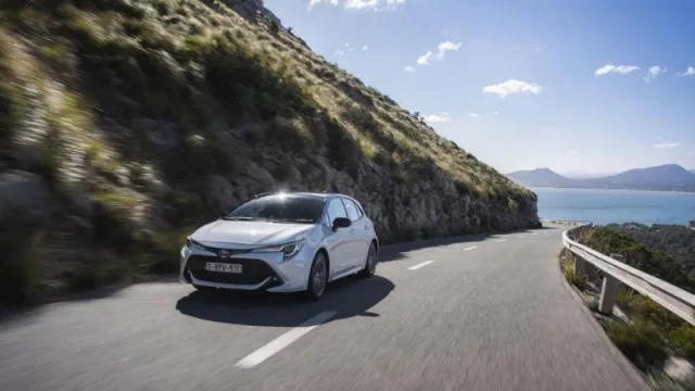 Los Toyota Corolla (incluyendo la versión Cross), los electrificados que más se venden.