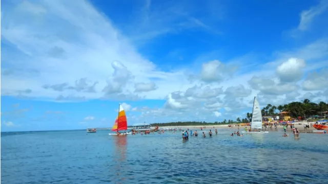 Playa de los Franseses desde el barco que accede a las piscinas naturales. 