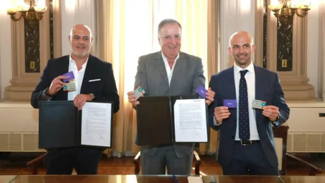 Mogetta, Tillard y Riveros en la firma del acuerdo