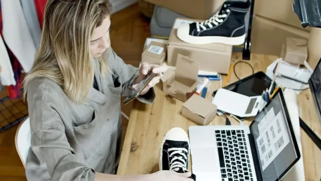 Vendedores siempre harán falta: CorLab y Konecta lanzan curso gratuito que enseña herramientas para la atención al cliente y la venta 