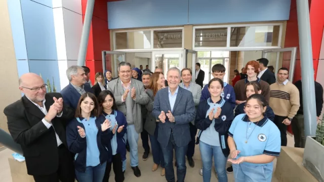 En modo campaña presidencial: Schiaretti estuvo en Colonia Caroya inaugurando una escuela ProA y una planta de cloacas