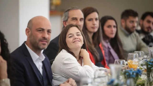 Gastón Manfredi (Bancor) y Concepción Buteler (Grido) en la Mesa de las Finanzas. (Foto: Álvaro Corral)