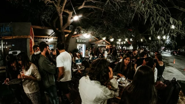 Sobre los desarrollos gastronómicos en zonas residenciales, dice...