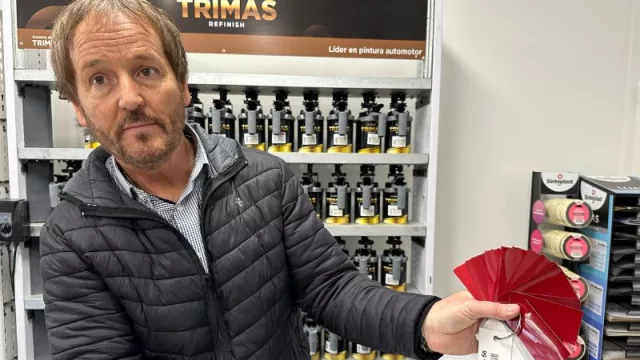 Guillermo Tonello, el hombre que más sabe de pintura para autos: el rojo lucifer, un demonio para los talleristas.