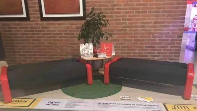 Línea Dendra de Hause Mobel, con puertos de carga en sus laterales.