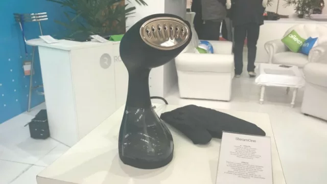 Plancha a vapor SteamOne pensaba para viajes. 