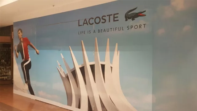 ¡Un cocodrilo que se come a sí mismo! Lacoste controla su distribución