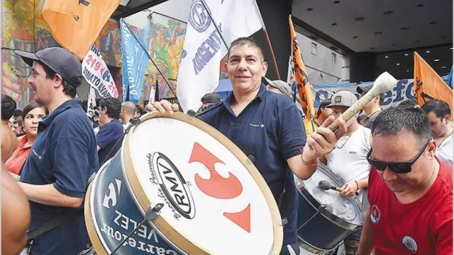 Carrefour prepara el terreno para el achique de formatos express e híper