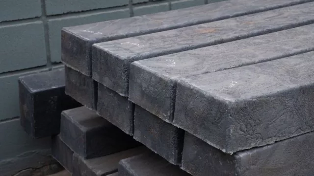 La pyme cordobesa que desarrolla durmientes de plástico reciclado para vías del tren