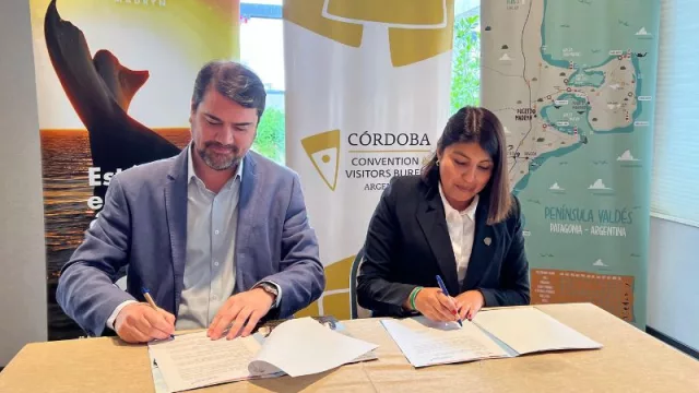 Federico Ricotini, presidente de Córdoba Bureau, y Cecilia Pavia, presidente del Ente Mixto de Promoción Turística de Puerto Madryn y Secretaria de Turismo de esa ciudad.