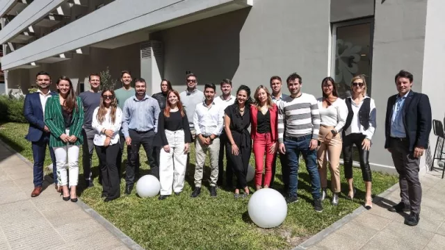 A partir de hoy los Jóvenes Ejecutivos serán los protagonistas en el cumpleaños de InfoNegocios (pasó la sexta edición de La Mesa)