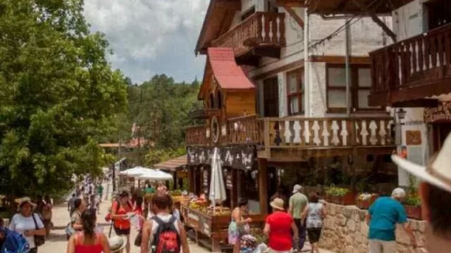 Llegaron un 5% más de turistas que hace un año a Córdoba (64% de las plazas hoteleras ocupadas)