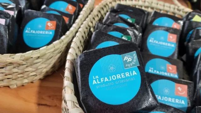 En Jesús María nació el alfajor que nos representa (¿Lo preferís de  peperina?, ¿vino frambua? ¿O pasas y vino lagrimilla?)