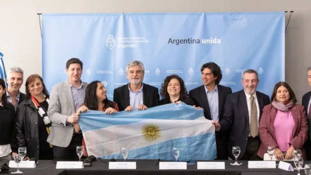 Vizzotti y Filmus anunciaron que se aprobó la vacuna argentina contra COVID-19