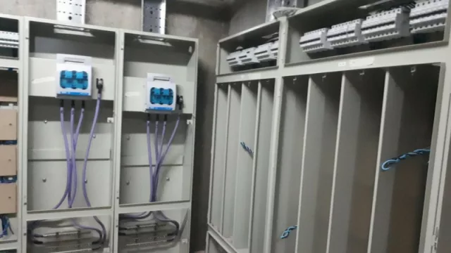 En dos semanas cada departamento tendrá su propio ingreso de energía eléctrica. La torre hoy tiene luz de obra.