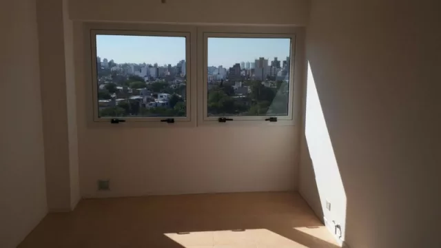 Dormitorio de un departamento del noveno piso. Una unidad hoy tiene un valor de $1,7 millones.