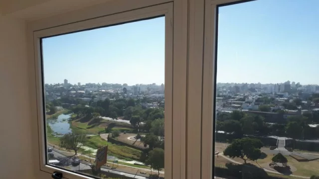 La vista al río Suquía y la Isla de los Patos.