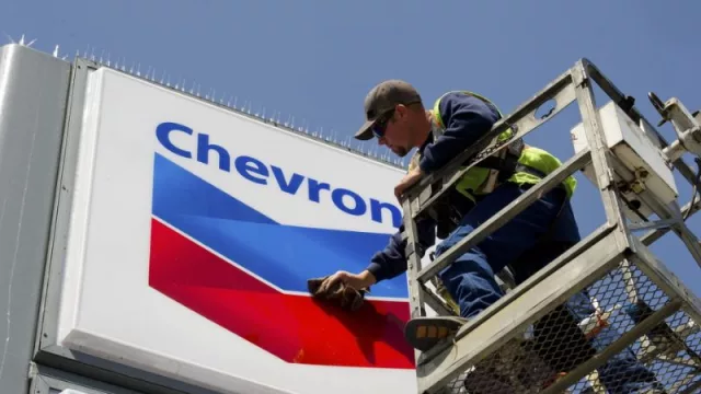 Chevron compra un gigante petrolero competidor por u$s 53.000 millones