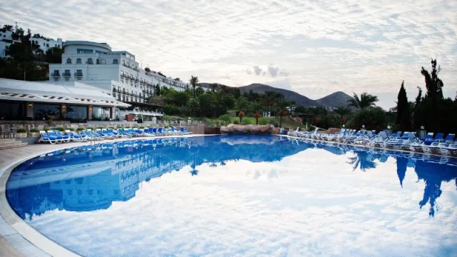 El 72% de los turistas extranjeros optaron por las Islas Baleares, Cataluña y Canarias como destinos para sus vacaciones de verano