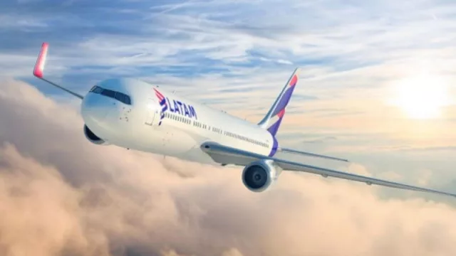 Latam recupera algunas rutas, siempre y cuando la Omicron lo permita (Aerolíneas no es la única) 