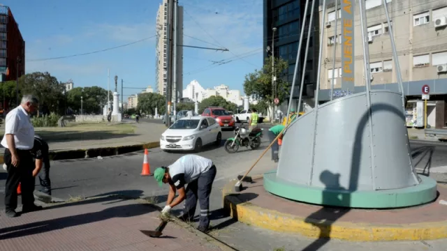 La Municipalidad lleva adelante un operativo de limpieza integral de los puentes de la ciudad