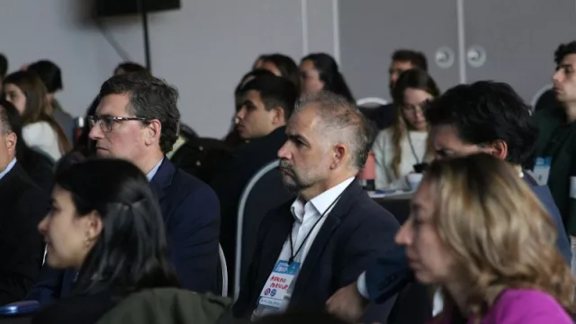 Pablo Manzo (izq.) y el decano Marcelo Mariscal.