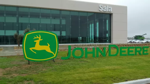 Sala invierte (fuerte) en Río Cuarto e inaugura la concesionaria John Deere más grande de Sudamérica