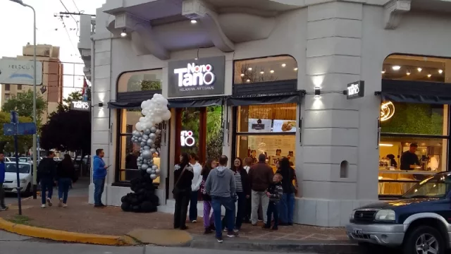 Sobremonte esquina La Rioja (Nono Tano viste de gala la emblemática esquina riocuartense)