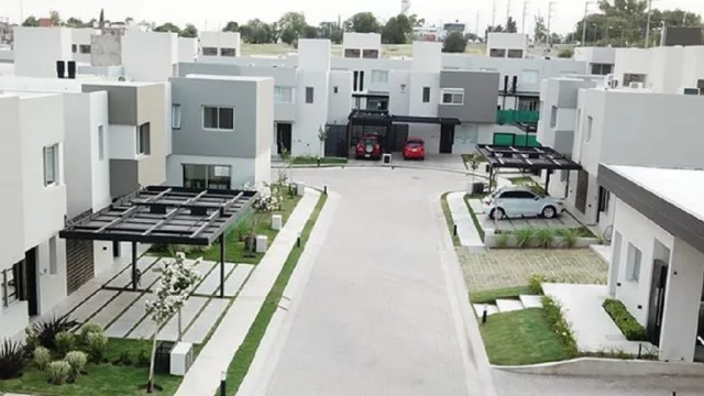 Rossen avanza para entregar su segunda etapa (7.000 m2 en una hectárea y media de Valle Escondido)