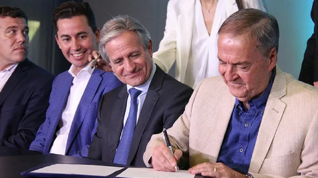 En el acto, el gobernador también firmó la adhesión al Compromiso Federal para la Modernización del Estado.