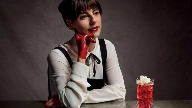 Pipi, la cordobesa elegida por Campari, es leyenda con su Tónica Italiana (de Córdoba al Camparino)