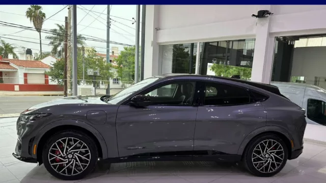 El nuevo Mustang Mach - E llegó a Córdoba de la mano de Montironi Ford