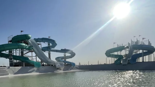 Inaugura el primer parque acuático de Ansenuza (1.500 m2 de piscinas y 12 toboganes)