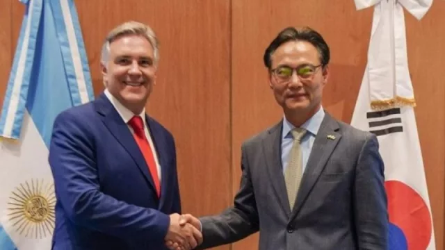 Llaryora recibió al embajador de la República de Corea