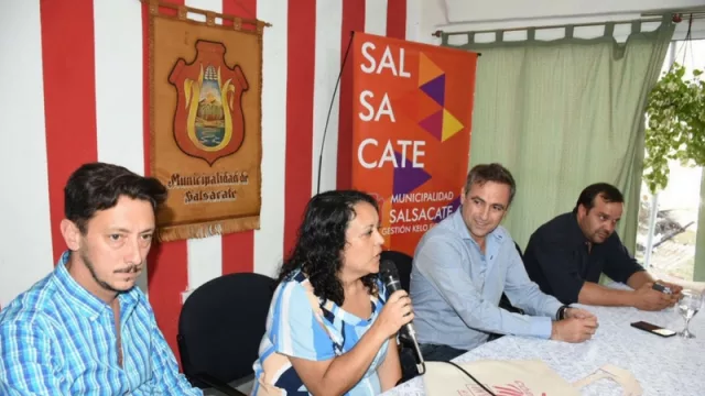 En Salsacate, Mestre firmó convenios de colaboración cultural con 7 comunas e intendencias del interiorEn Salsacate, Mestre firmó convenios de colaboración cultural con 7 comunas e intendencias del in