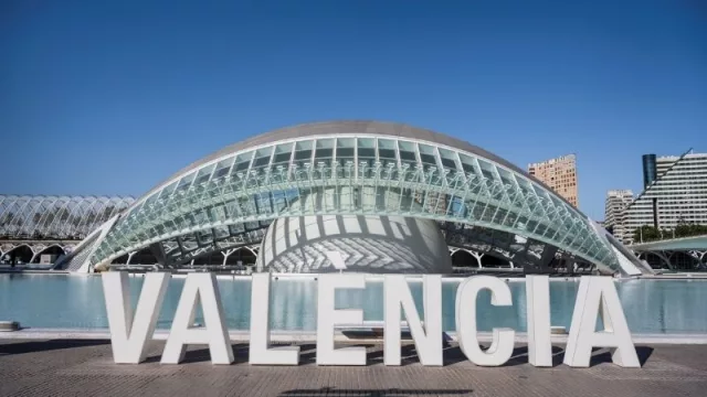 Alquilar un piso en Barcelona cuesta casi el doble que uno similar en Valencia 