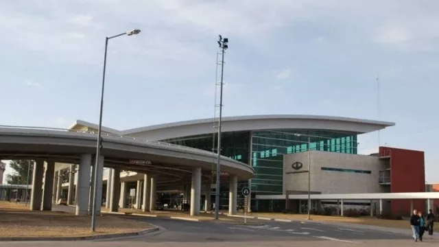 AA2000 informa: a partir de hoy lunes 10 de enero sólo pueden ingresar viajeros al Taravella